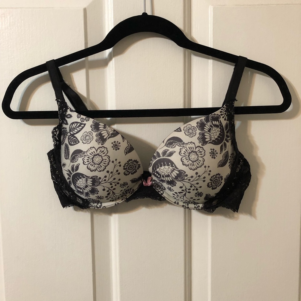 White and black lace push up